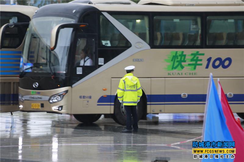 防城港交警安保演练风雨无阻 确保论坛期间交通