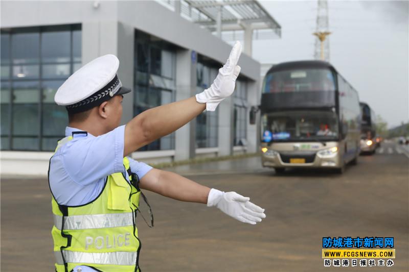 防城港交警安保演练风雨无阻 确保论坛期间交通