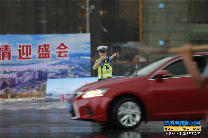 防城港交警安保演练风雨无阻 确保论坛期间交通