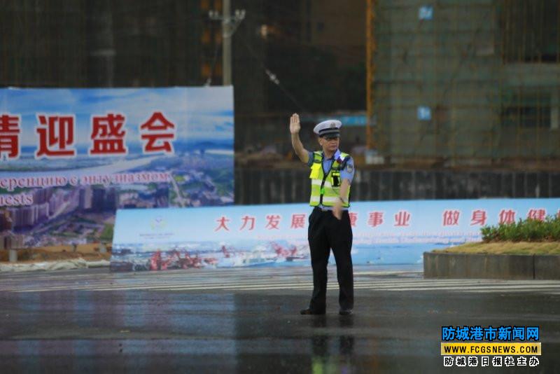 防城港交警安保演练风雨无阻 确保论坛期间交通