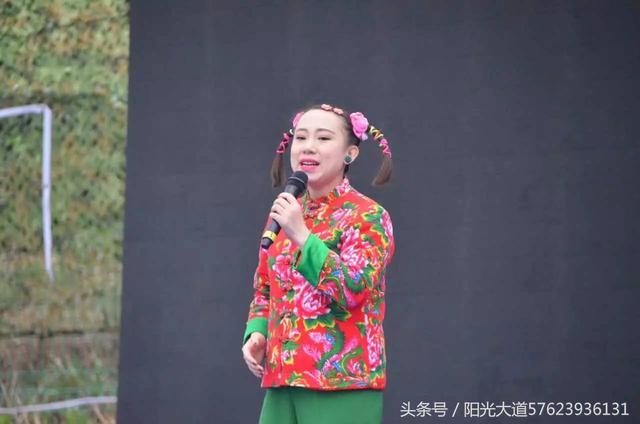 小鹏飞求婚丫蛋现场视频 王金龙丫蛋离婚原因是什么？丫蛋现状曝光